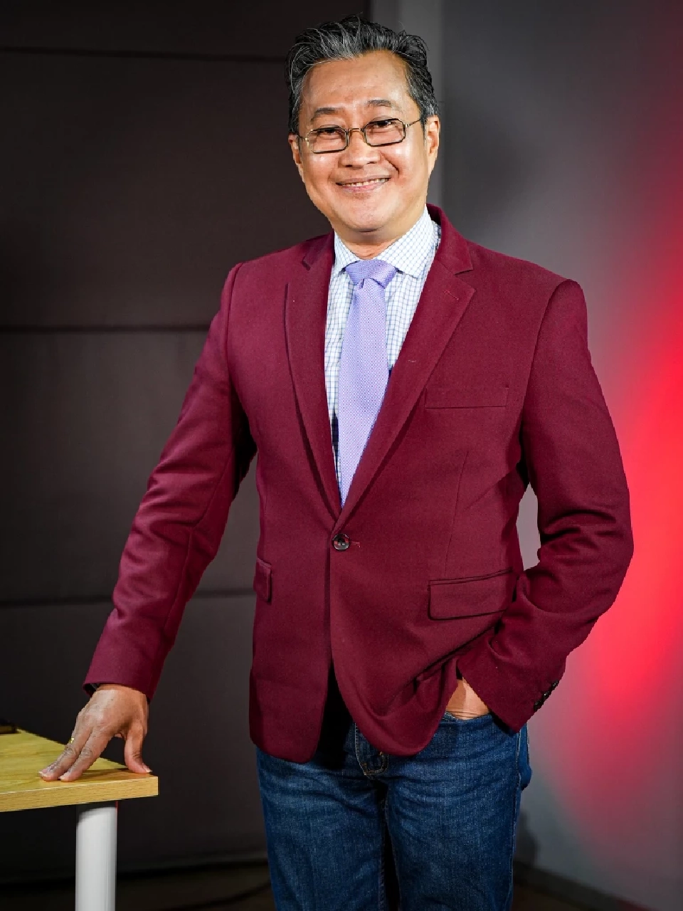 รองศาสตราจารย์ ดร.อัทธ์ พิศาลวานิช ผู้เชี่ยวชาญเศรษฐกิจระหว่างประเทศและอาเซียน 