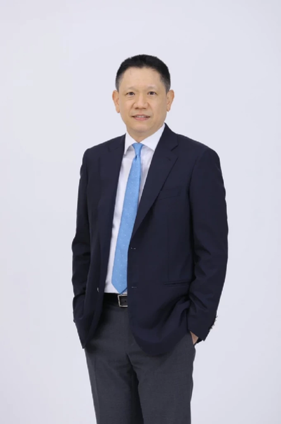 ลวรณ แสงสนิท 