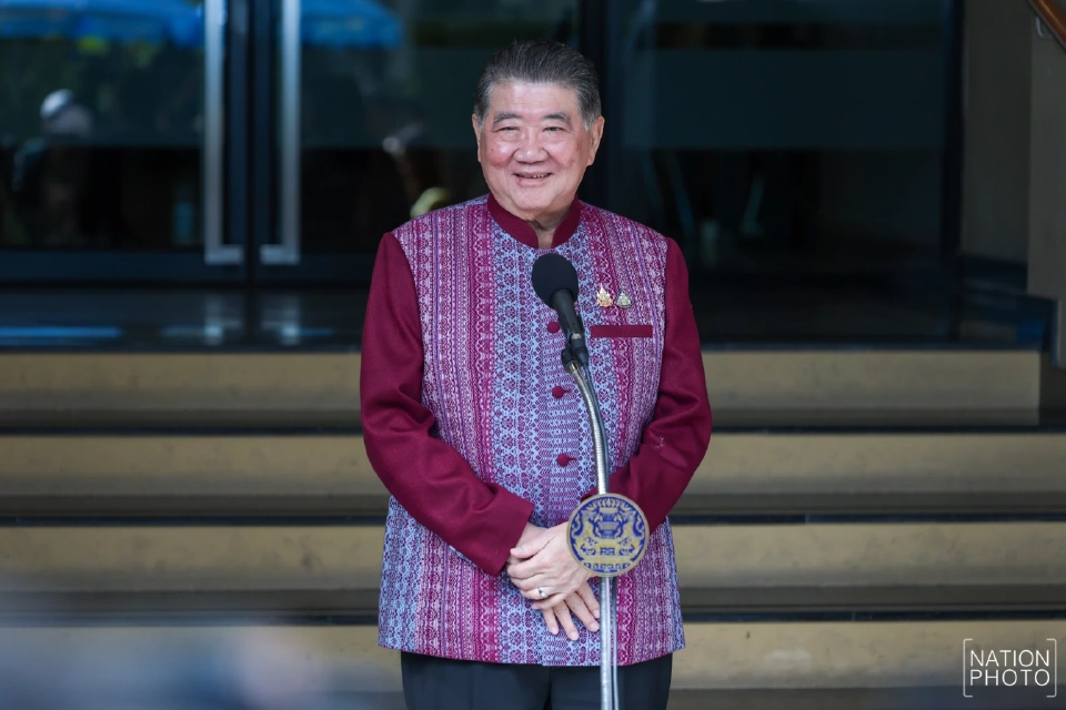 นายภูมิธรรม เวชยชัย รองนายกรัฐมนตรี และ รัฐมนตรีว่าการกระทรวงกลาโหม 