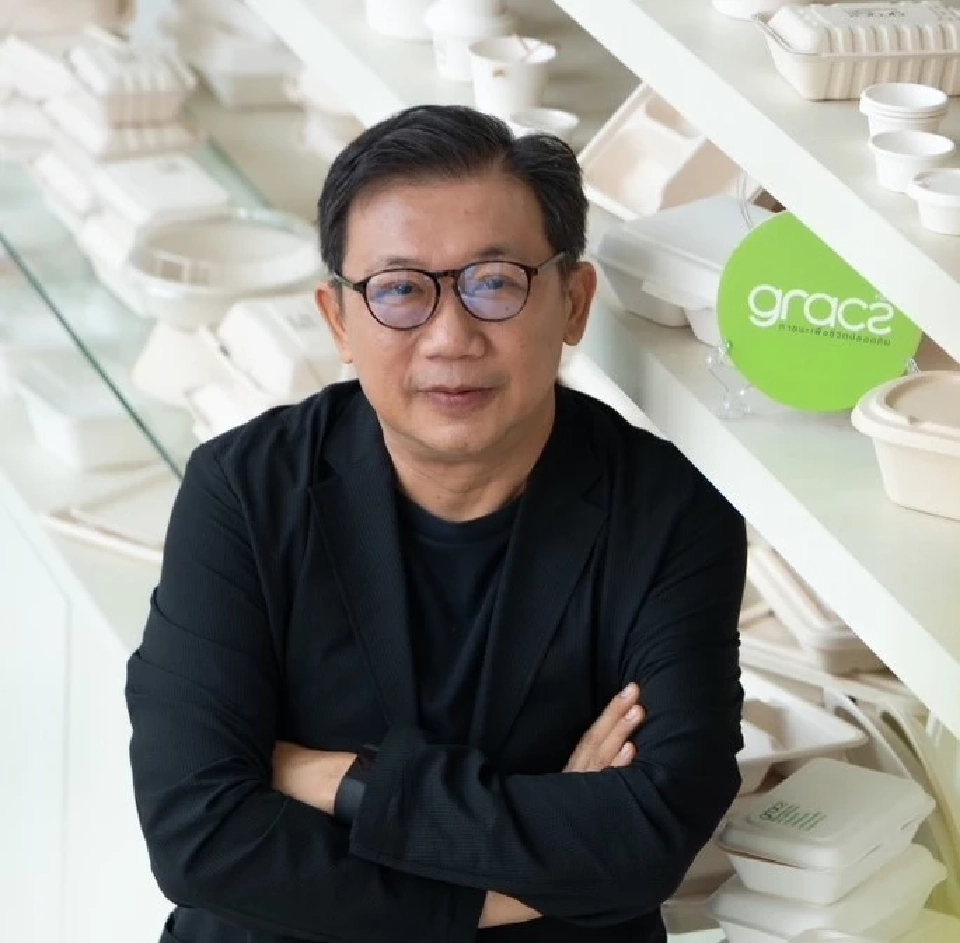 นพ.วีรฉัตร กิตติรัตนไพบูลย์ หรือที่คนรู้จักในชื่อ “หมอใหญ่” ผู้ก่อตั้งแบรนด์ Gracz 
