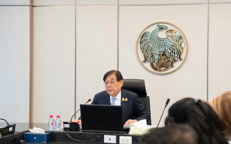 นายพิชัย ชุณหวชิร รองนายกรัฐมนตรี และรัฐมนตรีว่าการกระทรวงการคลัง 