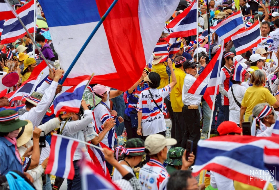 คึกคัก! กลุ่ม"รวมพลังแผ่นดิน"ชุมนุมปกป้องอธิปไตย-ขับไล่นายกฯ