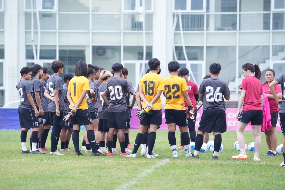 ฟุตบอลหญิงทีมชาติไทย U19 ลงสนามซ้อมก่อนพบ เวียดนาม U19 