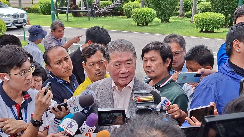 “บิ๊กอ้วน” ยันกองทัพให้คำมั่นไม่มี “รัฐประหาร” โฟกัสภัยคุกคามชาติ