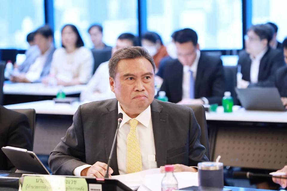 นายพรชัย ฐีระเวช ผู้อำนวยการสำนักงานเศรษฐกิจการคลัง ในฐานะโฆษกกระทรวงการคลัง
