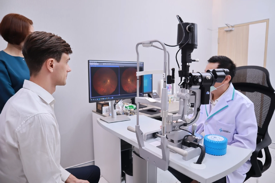 รพ.จักษุกรุงเทพ รุกตลาด Wellness ด้านสายตา ชูการผ่าตัดไร้ใบมีดดันยอดโตต่อเนื่อง