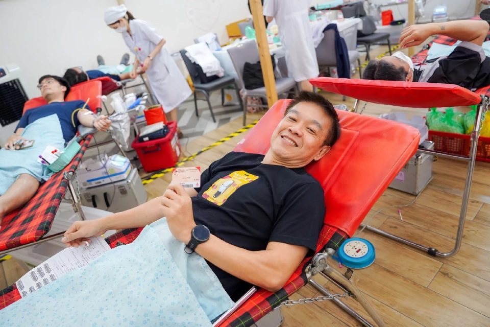 ธนพล ศิริธนชัย ร่วมบริจาคโลหิต