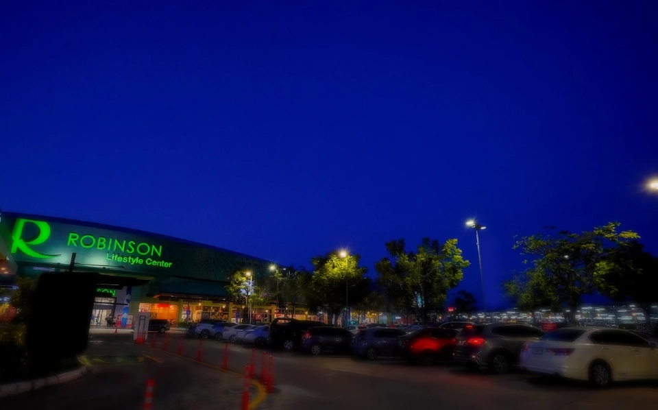 โรบินสันไลฟ์สไตล์ติดตั้งโคมไฟพลังงานแสงอาทิตย์ทั่วประเทศ สู่เป้าหมาย Net Zero