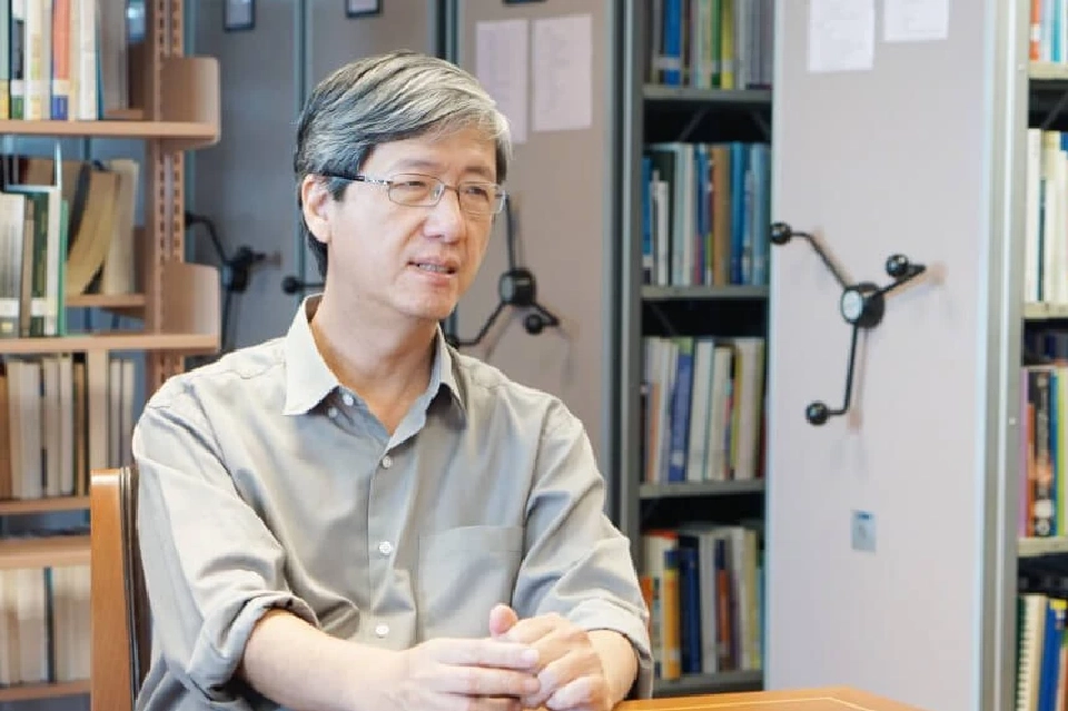 ดร.สมชัย จิตสุชน ผู้อำนวยการวิจัย ด้านการพัฒนาอย่างทั่วถึง สถาบันวิจัยเพื่อการ พัฒนาประเทศไทย(ทีดีอาร์ไอ)