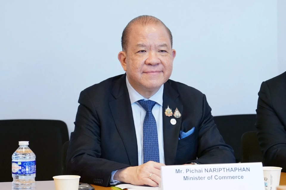 นายพิชัย นริพทะพันธุ์ รัฐมนตรีว่าการกระทรวงพาณิชย์