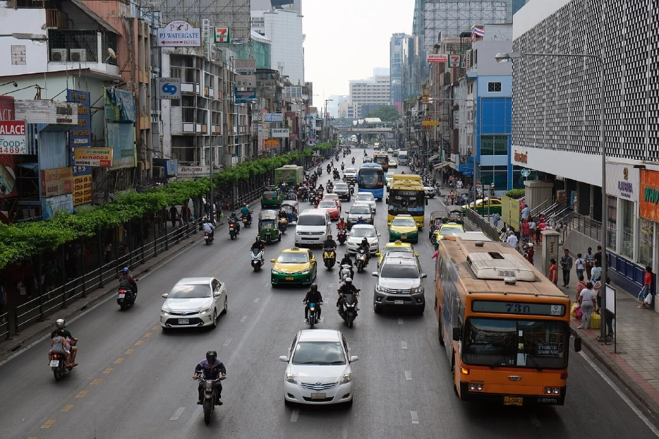 เช็คด่วน! 10 ถนนหลัก พื้นที่กวดขันวินัยจราจรเข้มข้น 100%