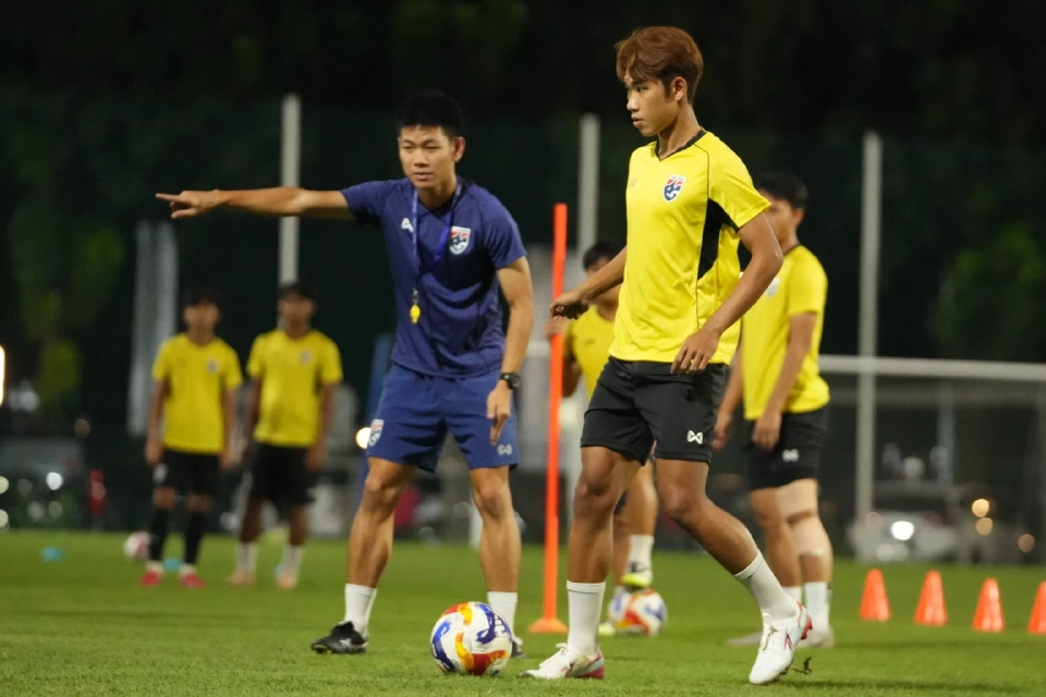 แข้งไทย ลงสนามซ้อมก่อนพบกับ เมียนมา 