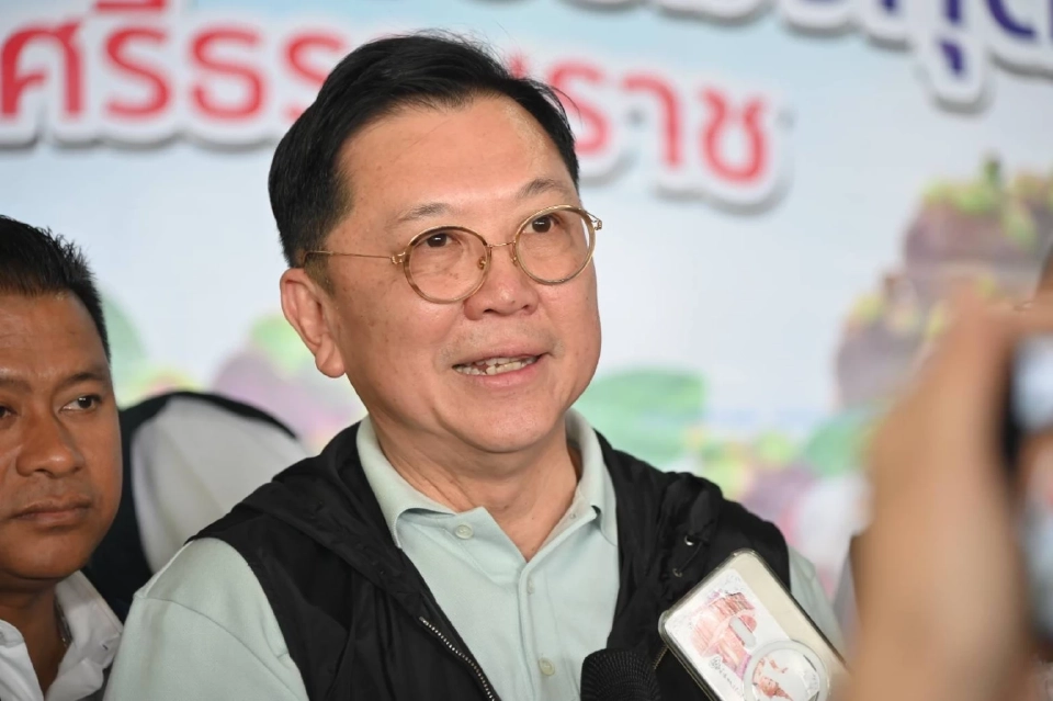 นายจตุพร บุรุษพัฒน์ รัฐมนตรีว่าการกระทรวงพาณิชย์