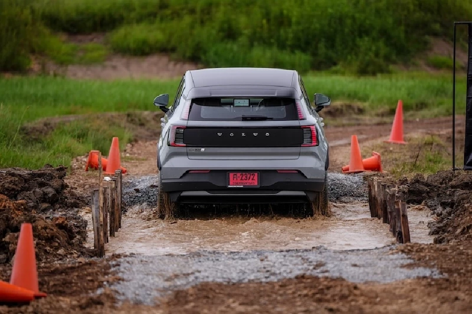 รีวิว Volvo EX30 Cross Country