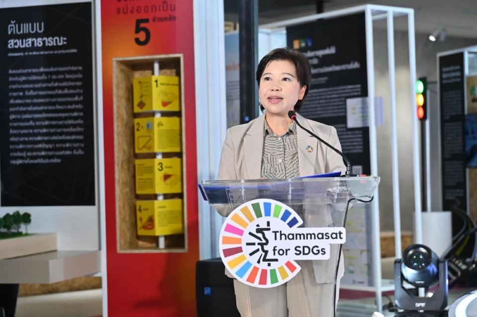 ผศ.ดร.ปรีย์กมล รัชนกุล รองอธิการบดีฝ่ายพัฒนาคุณภาพและบริการการเปลี่ยนแปลง