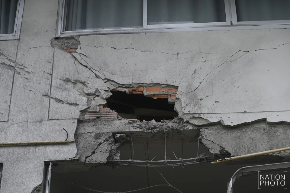 เปิดภาพ 'รพ.สต.ศรีสะเกษ' พังยับ หลังโดนกระสุนปืนฝั่งกัมพูชาถล่ม