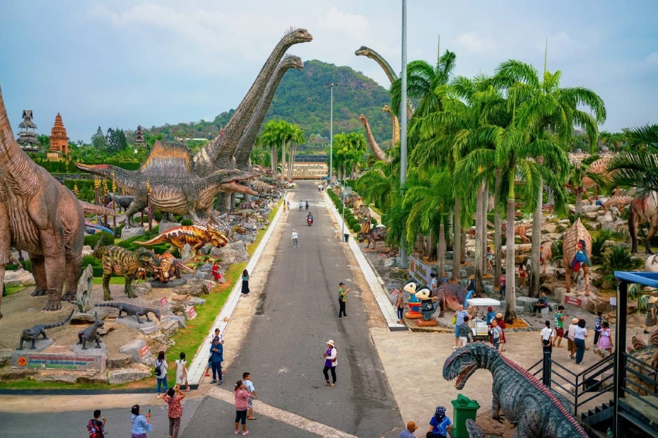 ไดโนเสาร์ สวนนงนุช พัทยา