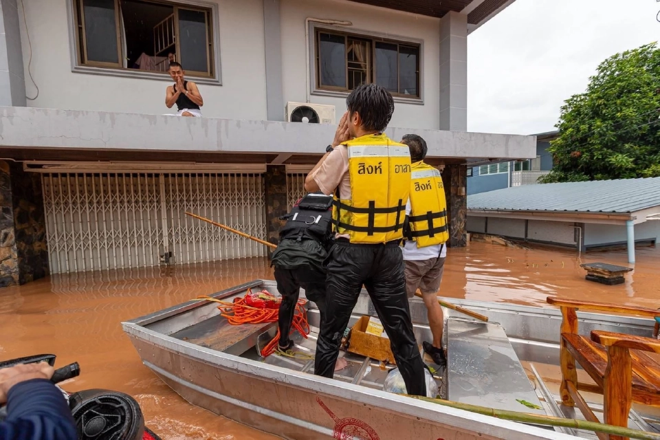สิงห์อาสาจับมือเครือข่ายกู้ภัย ลงพื้นที่ จ. น่าน ช่วยน้ำท่วมจากพายุวิภาถล่ม