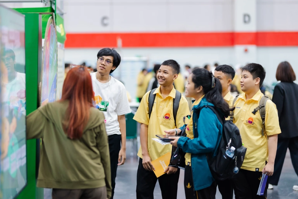 “แบรนด์ซุปไก่สกัด” จัดโรดโชว์ชวนเด็ก Gen Z อัปสกิลสู่อาชีพในฝัน