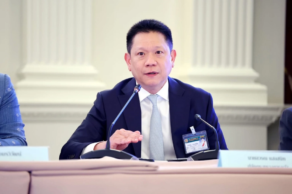 นายลวรณ แสงสนิท ปลัดกระทรวงการคลัง 