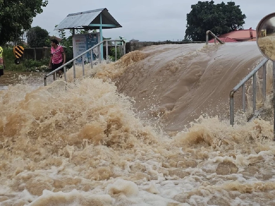 ปภ.เตือนแม่น้ำยมล้นตลิ่ง ส่ง Cell Broadcast แจ้งคนพื้นที่ จ.สุโขทัย