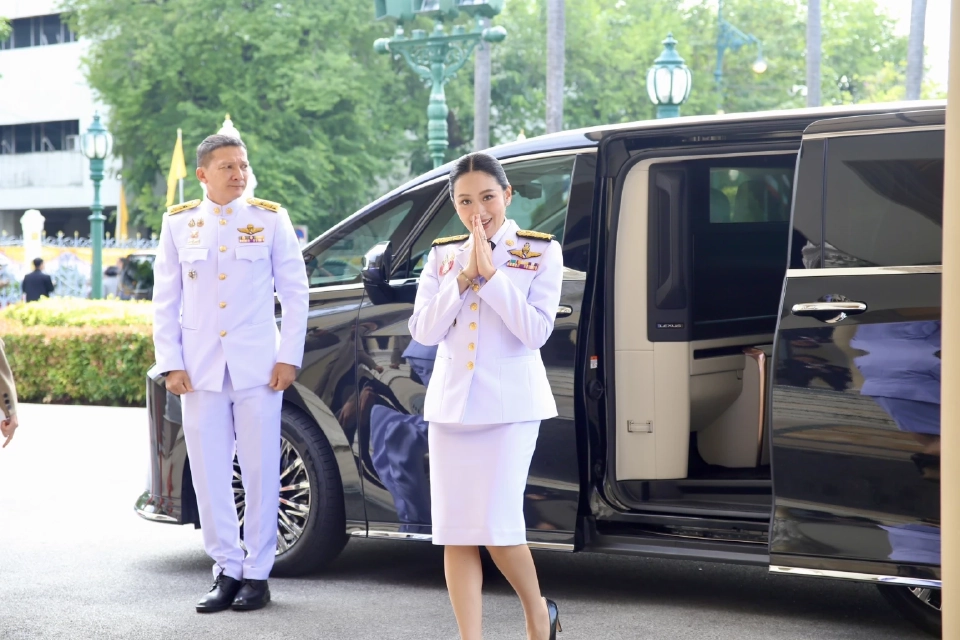  น.ส.แพทองธาร ชินวัตร นายกรัฐมนตรี และรมว.วัฒนธรรม เดินทางเข้าทำเนียบรัฐบาล 