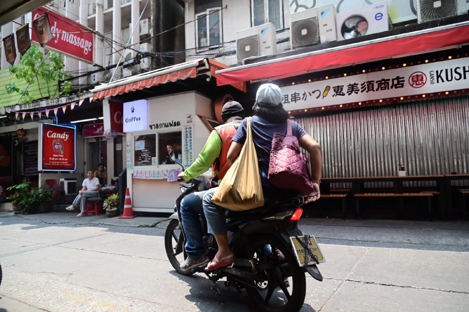 จัดระเบียบวินมอเตอร์ไซค์รับจ้าง กทม. มึนจอดทางเท้าแก้ยาก ติดกฎหมายเก่า