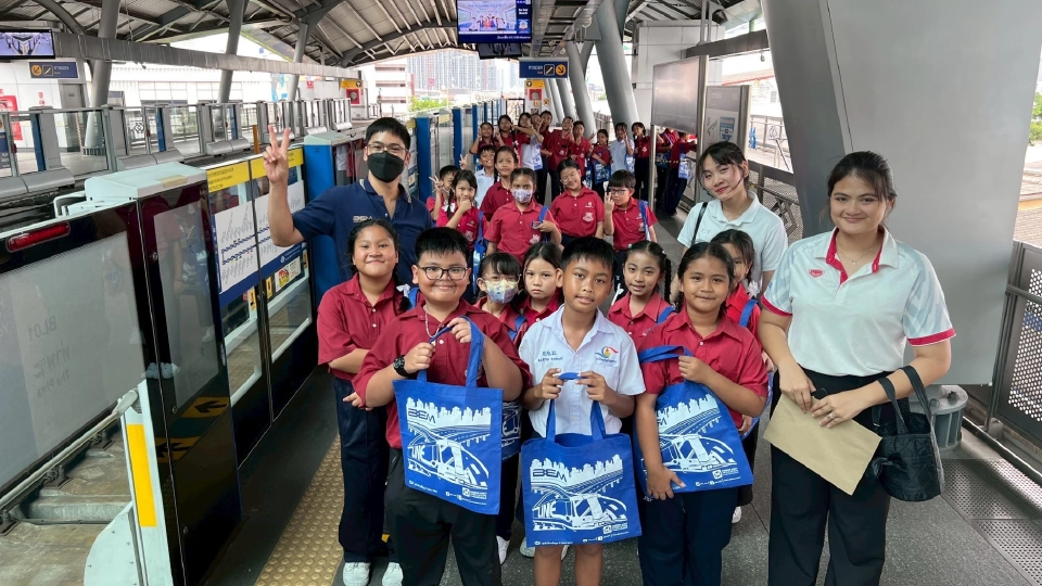 ิBEMต้อนรับน้องๆ แลกเปลี่ยนการเรียนรู้ที่สถานีรถไฟฟ้าMRT พหลโยธิน