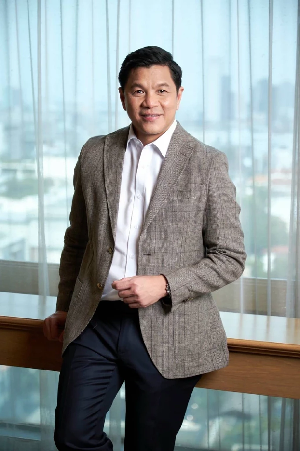 นายวิทัย รัตนากร ผู้อำนวยการธนาคารออมสิน 