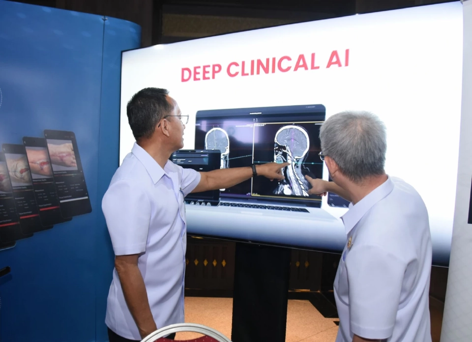 "สมศักดิ์" กางแผน 3 ระยะพัฒนาเทคโนโลยีหุ่นยนต์ทางการแพทย์