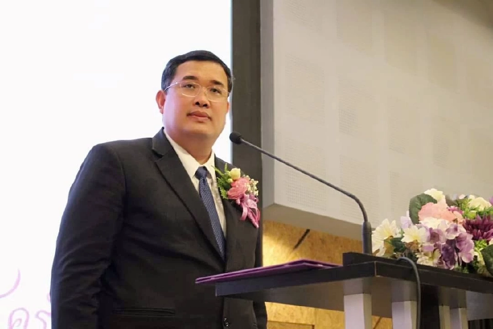 นายธนพร สมศรี อดีตเลขาธิการ คณะกรรมการส่งเสริมสวัสดิการและสวัสดิภาพครู และบุคลากรทางการศึกษา (สกสค.)