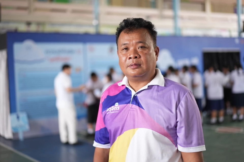 นายรักชัย วงษ์แข ผู้อำนวยการสถานศึกษาโรงเรียนเสนานิคม