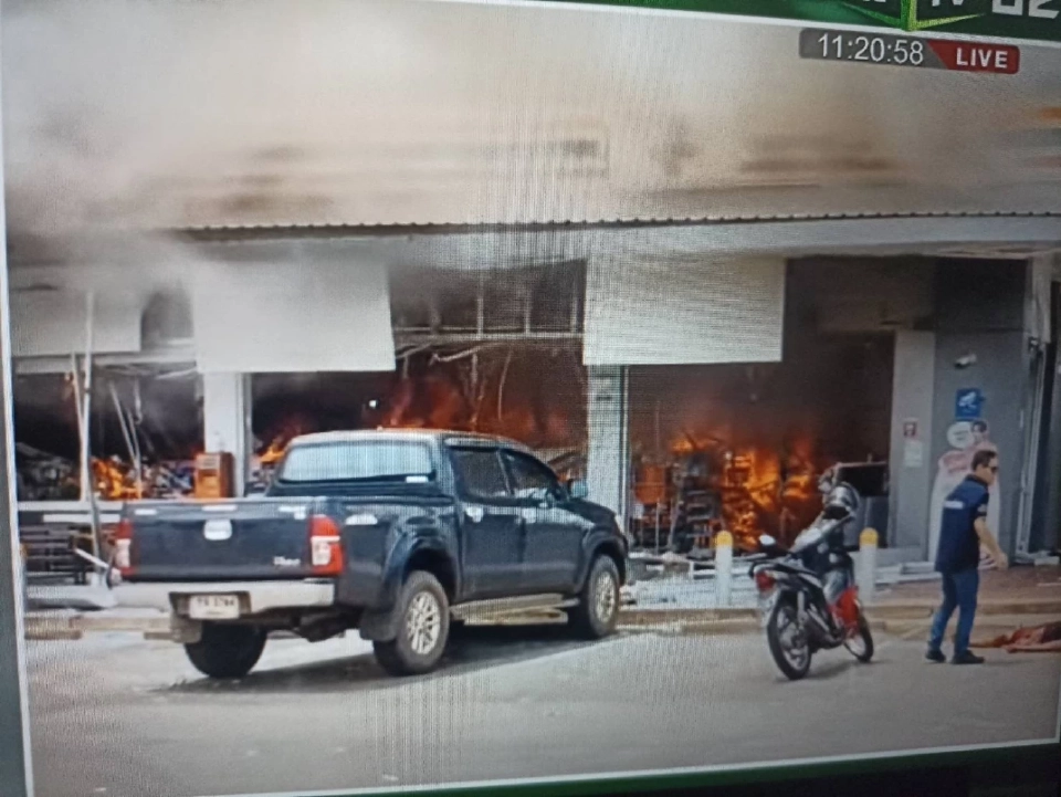 กระสุน bm21 กัมพูชาตกใส่ปั๊ม ปตท.บ้านผือ บาดเจ็บจำนวนมาก (มีคลิป)