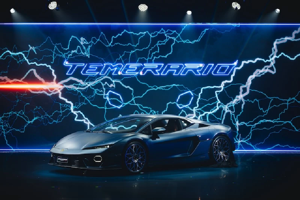ลัมโบร์กินี ขายไฮบริดทุกรุ่น ดันยอดทะลุ 1 หมื่นคัน เลื่อนแผน EV ถึงปี 2029