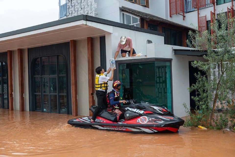 สิงห์อาสาจับมือเครือข่ายกู้ภัย ลงพื้นที่ จ. น่าน ช่วยน้ำท่วมจากพายุวิภาถล่ม