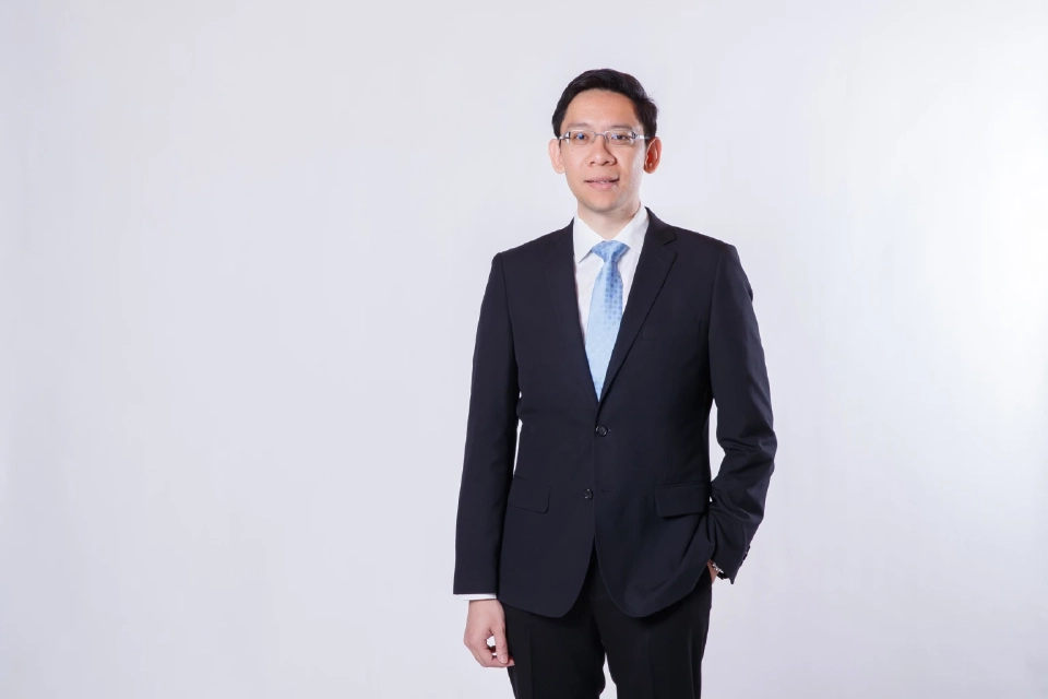 ดร.พชรพจน์ นันทรามาศ ผู้ช่วยกรรมการผู้จัดการใหญ่ และ Chief Economist ธนาคารกรุงไทย จำกัด (มหาชน)