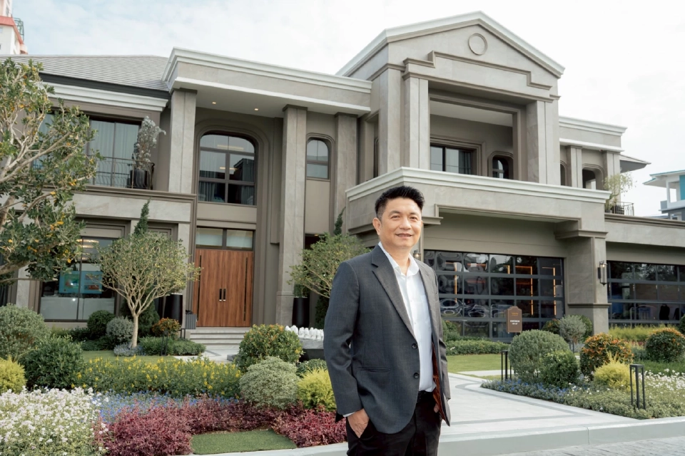 มงกุฎ เตโชฬาร