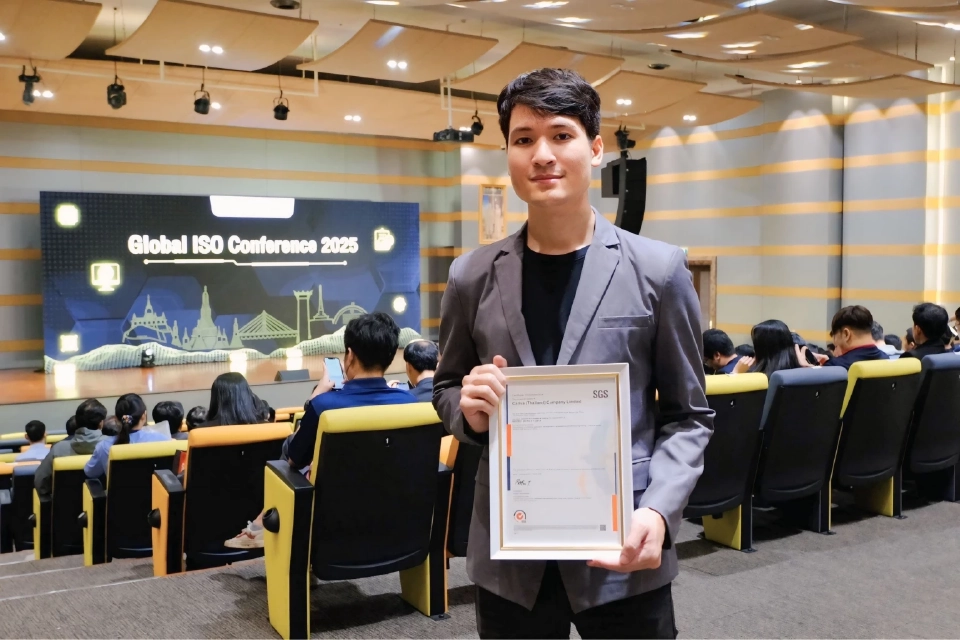 อภิสิทธิ์ อ่อนเอกสิทธิ์