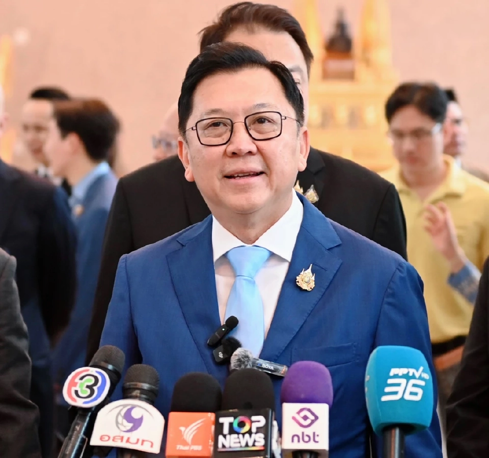 นายจตุพร บุรุษพัฒน์ รัฐมนตรีว่าการกระทรวงพาณิชย์