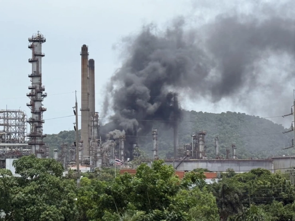 ไฟไหม้คลังน้ำมันบางจาก พื้นที่บ้านแหลม ศรีราชา ชลบุรี จนท.ดับเพลิงได้แล้ว