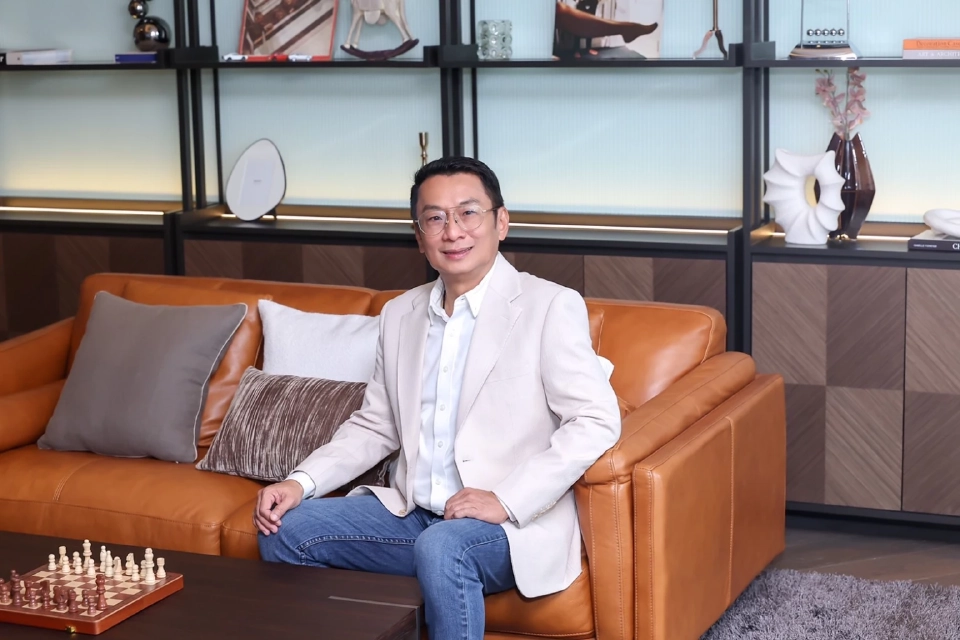 อรรณพ จิตติปัญญากุล