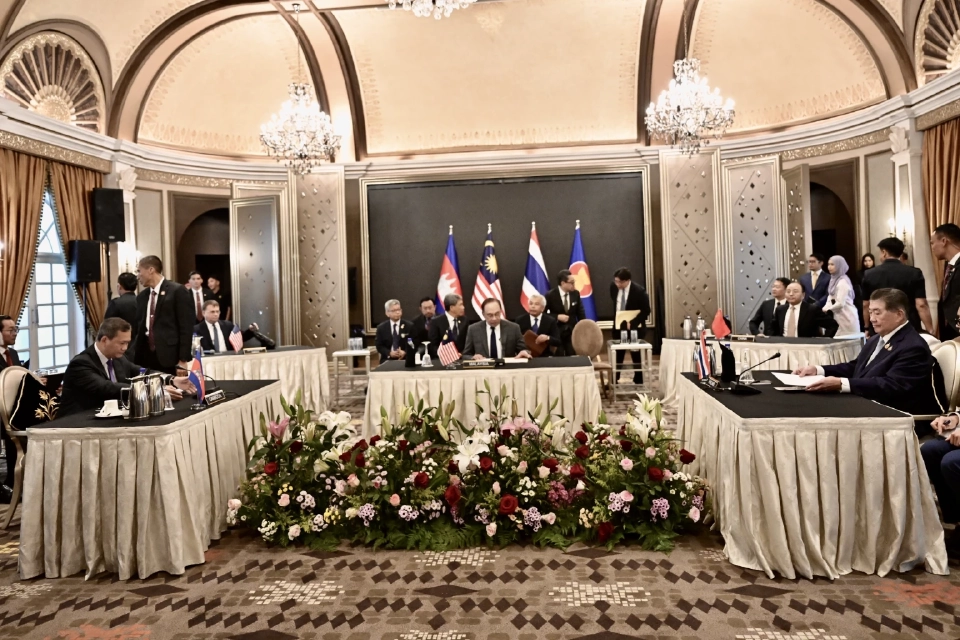 เปิดฉากเจรจาไทย-กัมพูชา“จับมือหยุดปะทะ” “ภูมิธรรม-ฮุน มาเนต” นำทีมถกที่มาเลเซีย