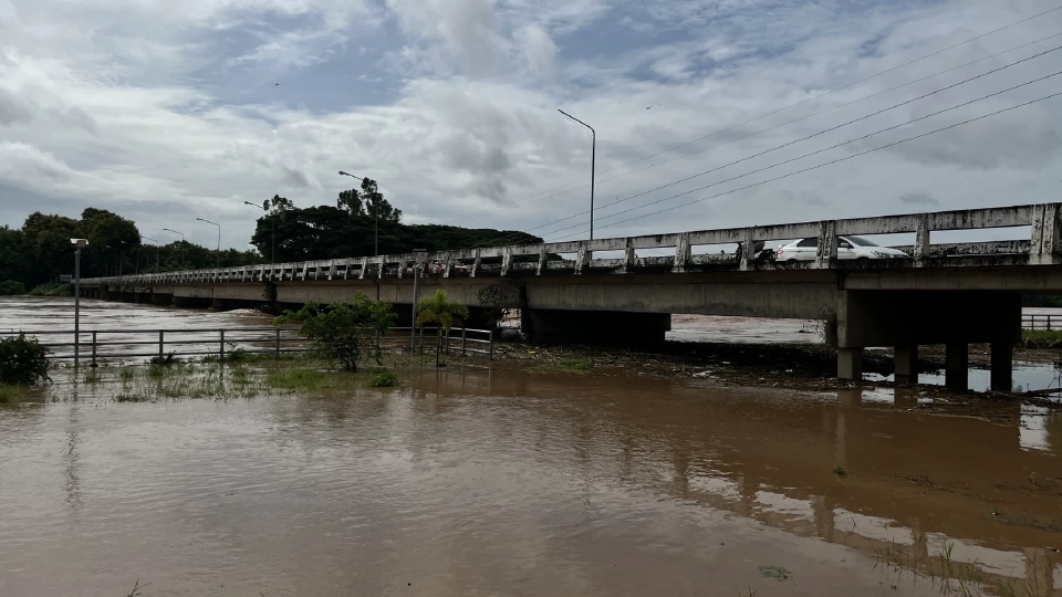 น้ำท่วมแพร่ล่าสุด 25 ก.ค.68 ปภ.เตือน 12 ตำบลใน 3 อำเภอ จังหวัดแพร่ ยกของขึ้นที่สูง หลังระดับน้ำในแม่น้ำยมสูงขึ้น เริ่มล้นตลิ่ง