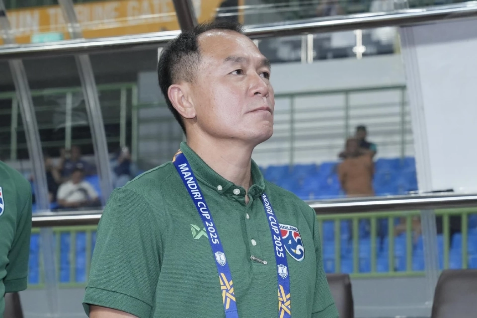 ธวัชชัย ดำรงอ่องตระกูล &quot;โค้ชวัง&quot; หัวหน้าผู้ฝึกสอน ฟุตบอลชายทีมชาติไทย รุ่นอายุไม่เกิน 23 ปี 