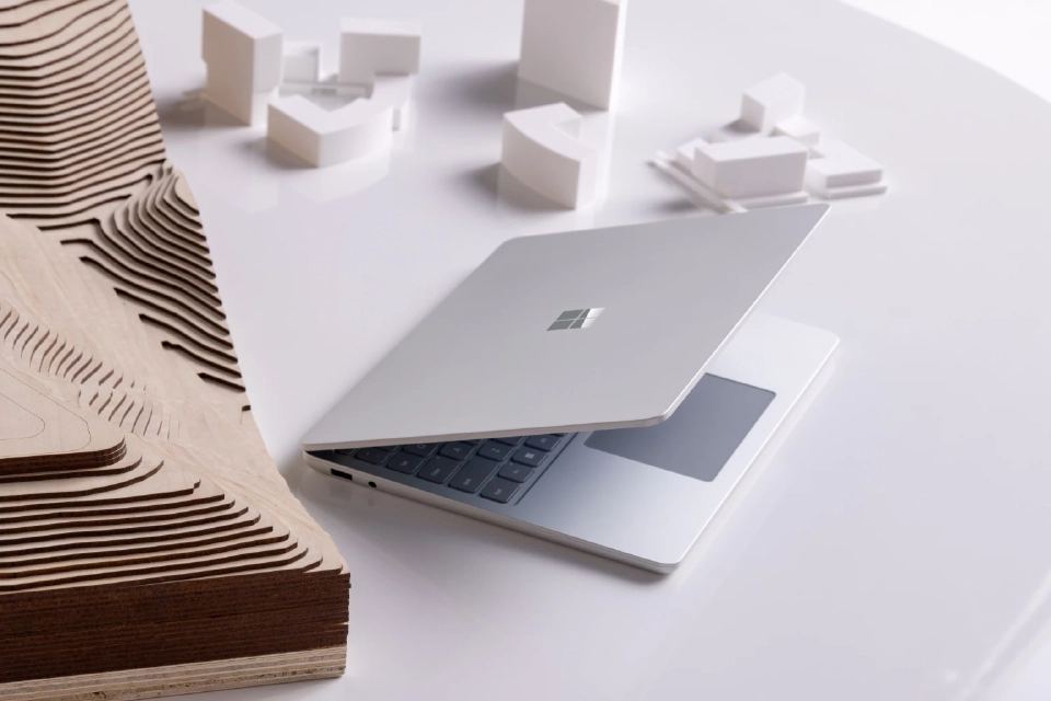 เปิดจอง Surface Pro, 12-inch - Surface Laptop, 13-inch  เริ่มต้น 31,590 บาท