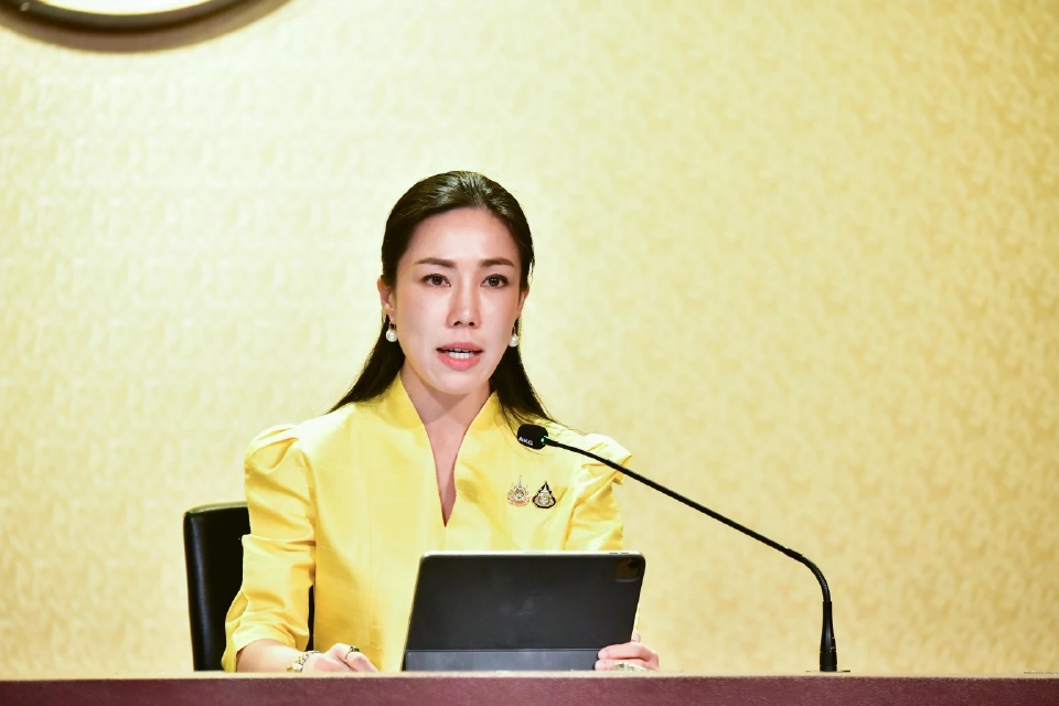 นางสาวศศิกานต์ วัฒนะจันทร์ รองโฆษกประจำสำนักนายกรัฐมนตรี แถลงมติครม.ไฟเขียวร่าง พ.ร.บ. “โซลาร์เซลล์”