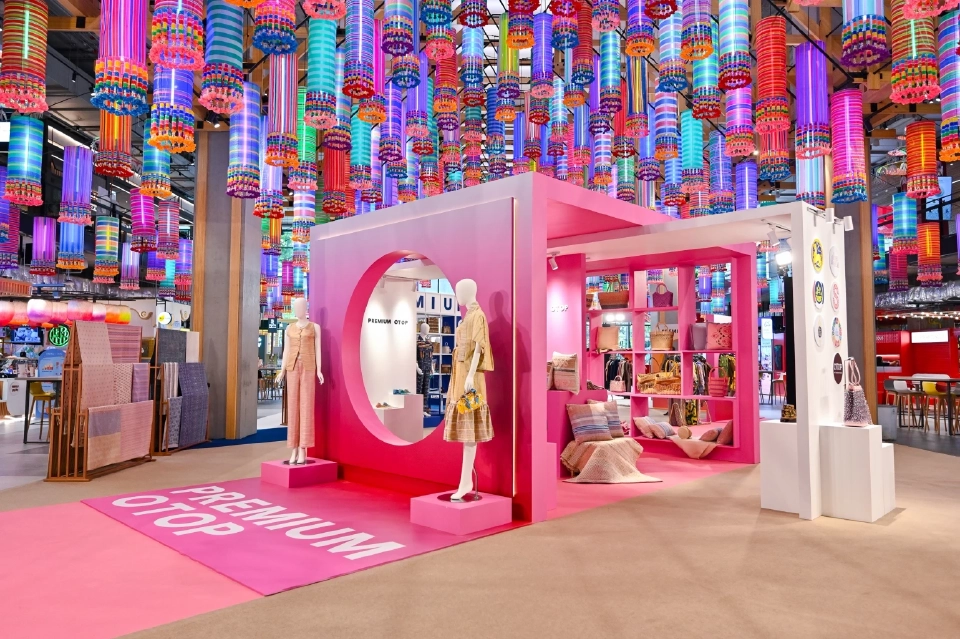 “Premium OTOP : Craft & Creation 2025” ยลเสน่ห์ผ้าไทย สู่แฟชั่นระดับโลก