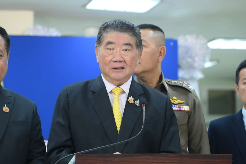 นายภูมิธรรม เวชยชัย รองนายกรัฐมนตรีและรมว.มหาดไทย รักษาราชการแทนนายกรัฐมนตรี 