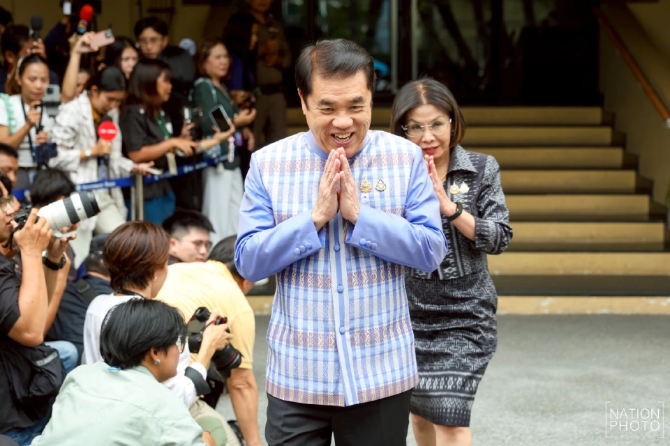 นายสุริยะ จึงรุ่งเรืองกิจ รองนายกรัฐมนตรีและรมว.คมนาคม 