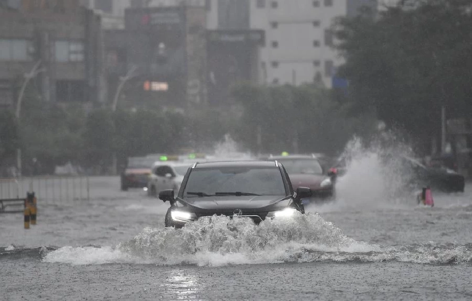 เผยคลิป 'พายุไต้ฝุ่นวิภา' ถล่มจีน 'เวียดนาม-ลาว' เตรียมรับมือ
